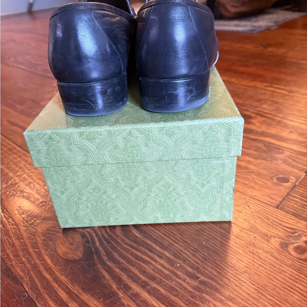 Gucci 1955 Black Leather Horsebit Loafers with Sleek Design - Picture 2 of 11